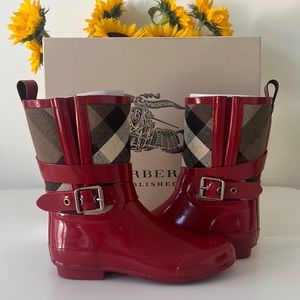 Burberry rain boots NEW. SIZE 36